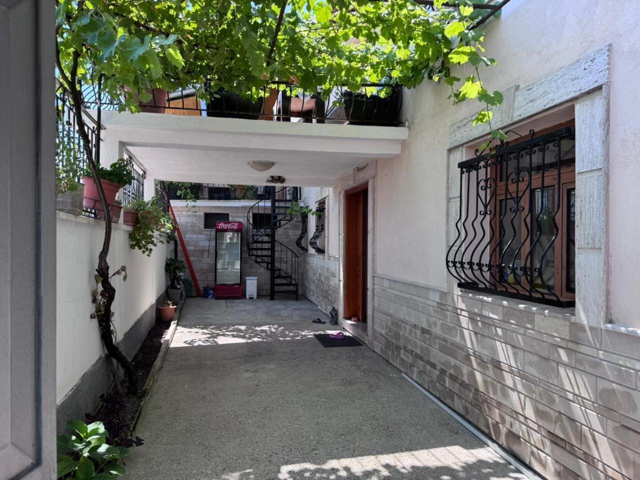 Guest House Ejona Gjirokastër Extérieur photo